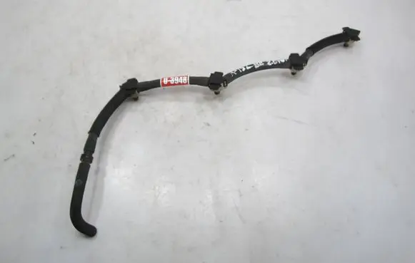 Volkswagen PASSAT B8 Fuel injector supply line/pipe 