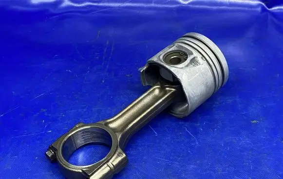 Suzuki Grand Vitara II Piston with connecting rod F9QC268