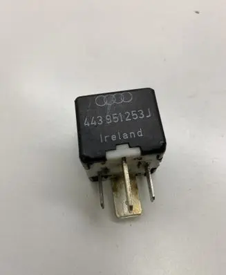 Volkswagen PASSAT B5 Other relay 443951253J 899511000 213