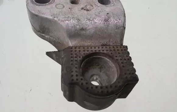 Toyota Corolla E140 E150 Engine mounting bracket