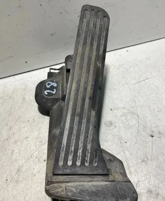 Volkswagen Golf V Accelerator throttle pedal 1K2723503AJ 6PV01104006
