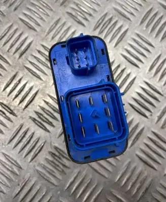Land Rover Freelander Coolant fan relay YWB100980