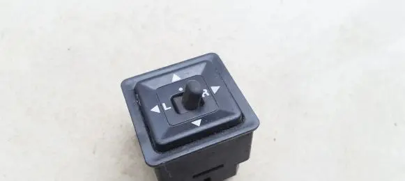 Mitsubishi Pajero Wing mirror switch 2775
