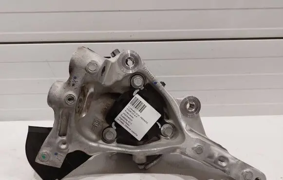 Front wheel hub