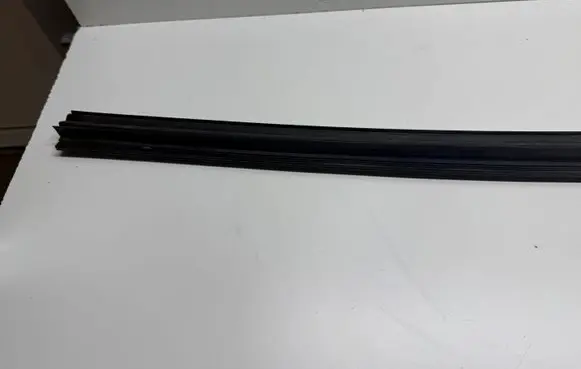 Peugeot 3008 I Rubber seal loading door window/glass 