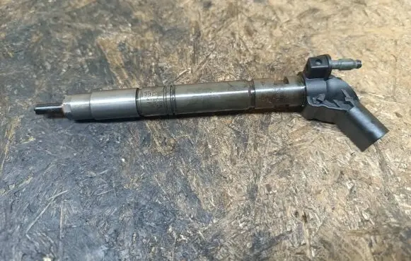 Audi A6 S6 C7 4G Fuel injector 059130277CR 06H117042G
