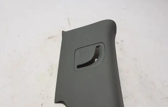 Chevrolet Silverado (D)pillar trim (top) 84640144