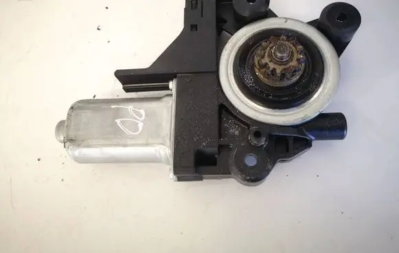 Volvo V70 Front door window regulator motor 970714101