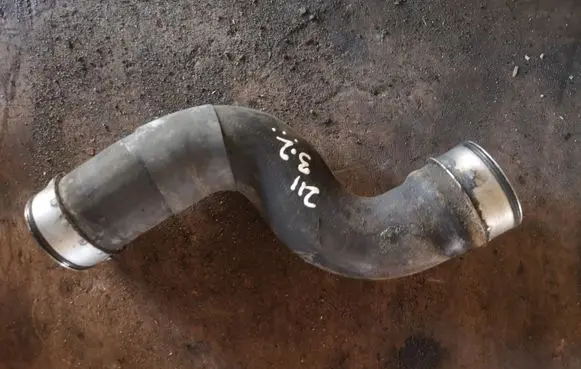 Mercedes-Benz E W211 Intercooler hose/pipe 211528288202