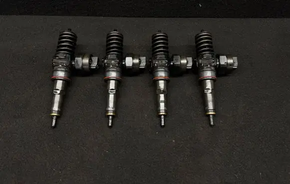 Volkswagen PASSAT B5 Fuel injectors set 038130073F 0414720007