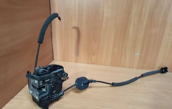 Renault Captur Rear door lock 825019935R 40717224 J87RRLHD