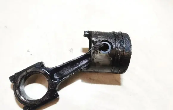 Piston with connecting rod