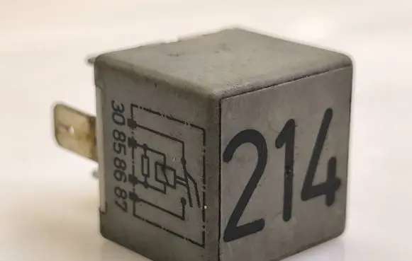 Audi A4 S4 B5 8D Other relay 443951253K