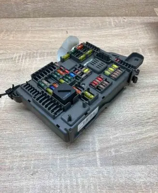 BMW X5 E70 Fuse module 6768770 6931687