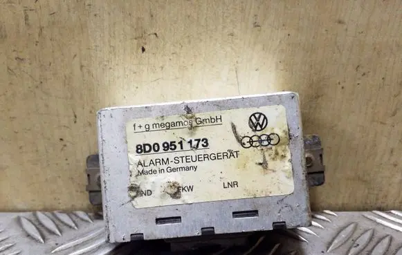 Audi A4 S4 B5 8D Alarm control unit/module 8D0951173