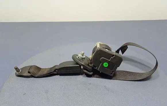 Opel Astra G Front seatbelt 33021896