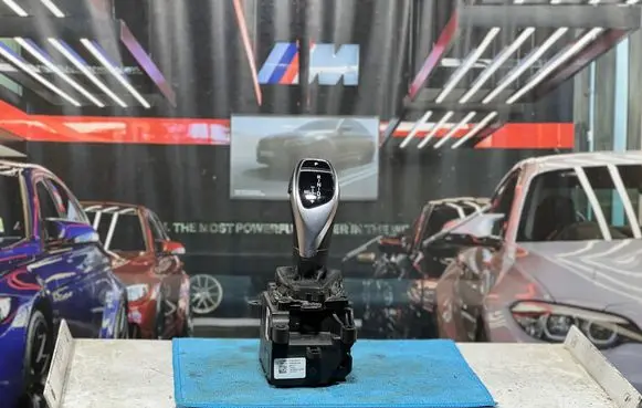BMW 1 F20 F21 Gear shifter/selector 9260970