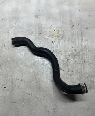 Engine coolant pipe/hose