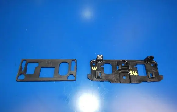Mercedes-Benz B W246 W242 Navigation GPS unit bracket/holder A2468200012