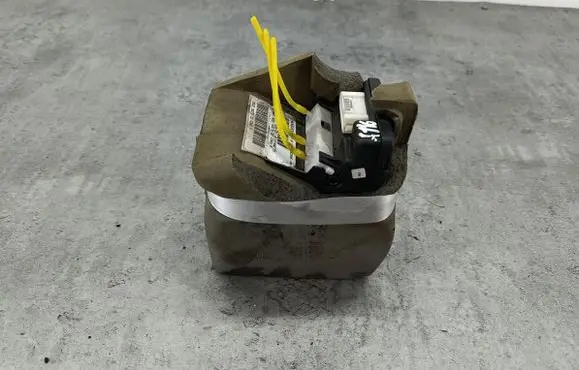 Mercedes-Benz A W168 Central locking vacuum pump 1688000348