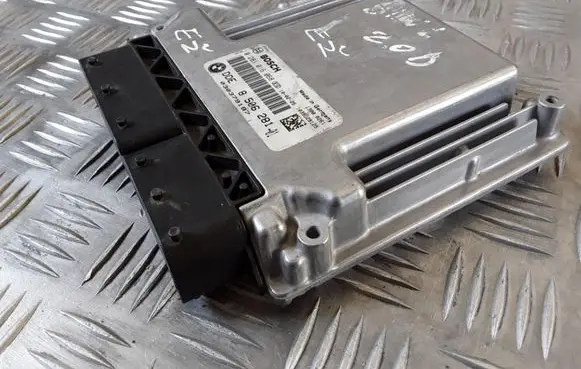 BMW 1 E82 E88 Engine control unit/module 0281016068 8506281 030379187