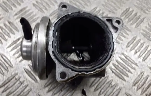 Skoda Octavia Mk2 (1Z) EGR valve 038129837