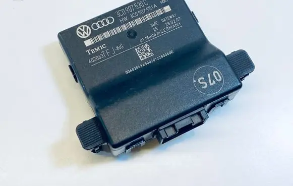Volkswagen PASSAT B6 Gateway control module 3C0907530C 3C0907951A