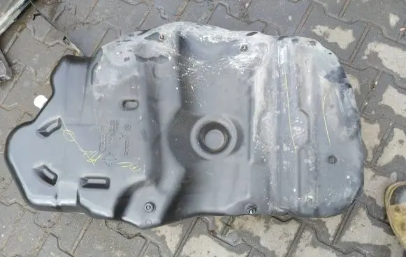Mazda 3 III Fuel tank GJK642100 KF240