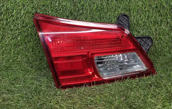 Subaru Outback Tailgate rear/tail lights 13220072