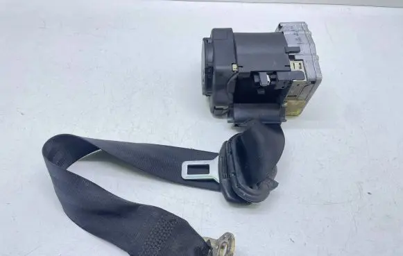 Rear seatbelt
