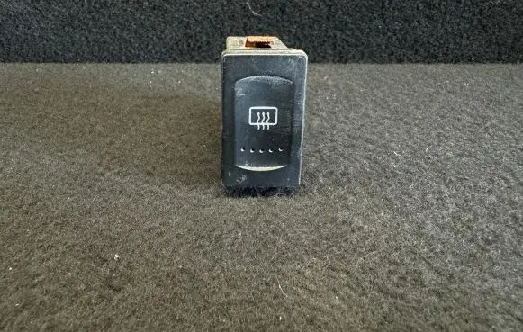 Volkswagen PASSAT B5.5 Windscreen/window heater switch 3B0959621C