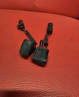 BMW 5 E60 E61 Windshield washer spray nozzle 7046060