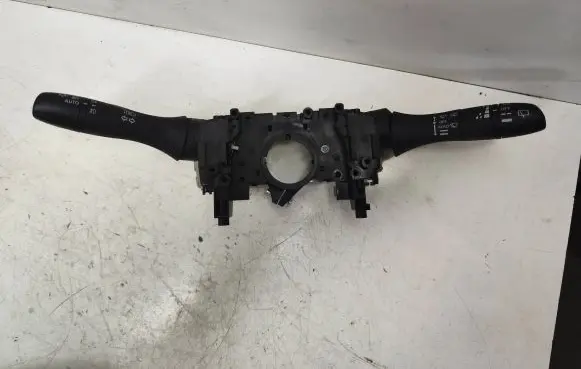 Nissan Qashqai Indicator stalk 19z26sd2