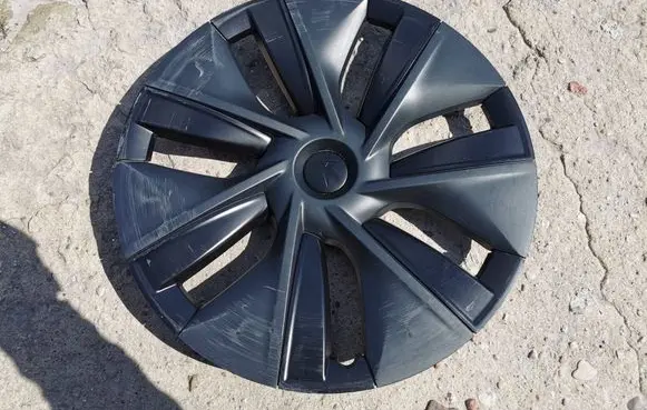 Tesla Model Y R19 wheel hub/cap/trim 1044235-00-C