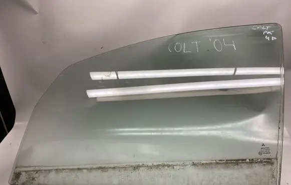 Mitsubishi Colt Front door window glass four-door 43R00048 DOT24AS2M68