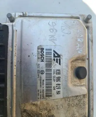 Volkswagen Sharan Engine control unit/module 038906019NA 0281011822
