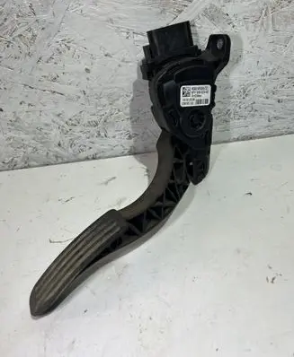 Volvo S80 Accelerator throttle pedal 6G929F836CD