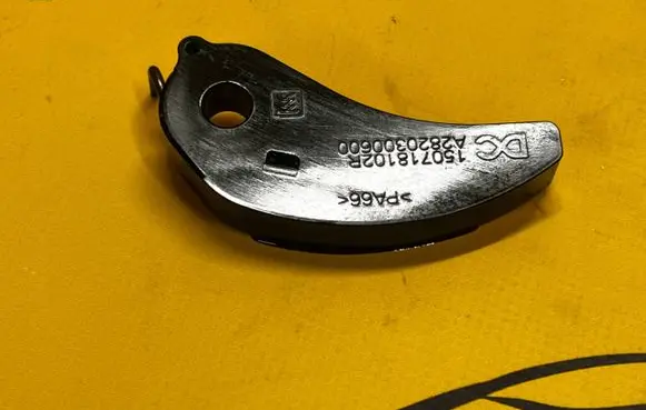 Dacia Jogger Slide rail for timing chain 150718102R