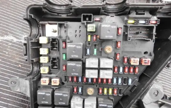 Cadillac CTS Fuse box set P15224195