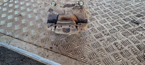 Volkswagen Transporter - Caravelle T5 Front brake caliper 7E0106A
