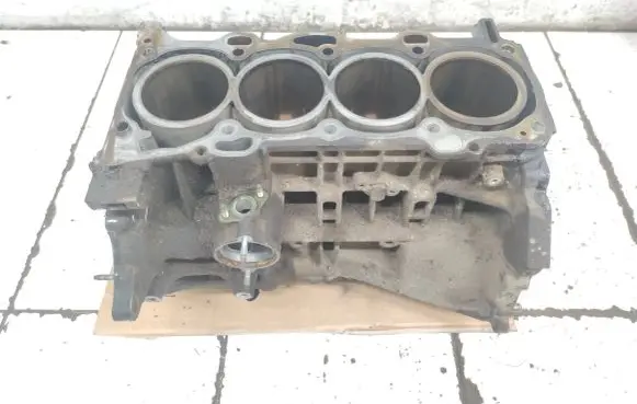 Toyota Avensis T250 Engine block 1AZ 1379897