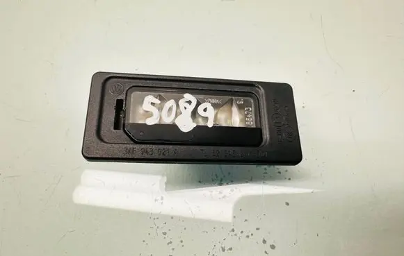 Volkswagen Jetta VI Number plate light 3AF943021A