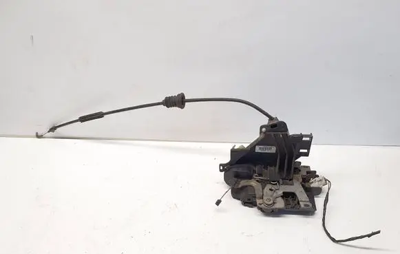 Volkswagen Multivan T5 Front door lock 3B1837016 102899101