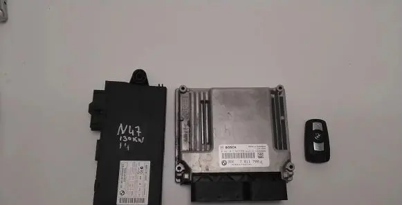 BMW 1 E81 E87 Engine control unit/module 7811700 0281015043 1039S26809