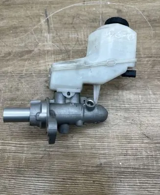 Volkswagen Golf VIII Brake fluid reservoir 02048644P9