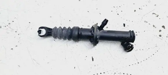 Clutch slave cylinder