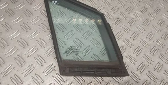 Toyota Avensis T270 Front door vent window glass four-door 6821505010