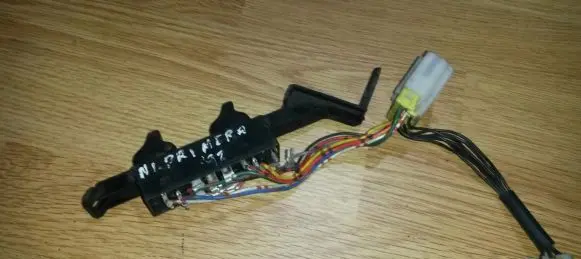 Nissan Primera Electric window control switch