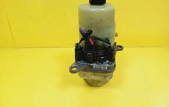 Ford Focus C-MAX Power steering pump 4M513K514AD