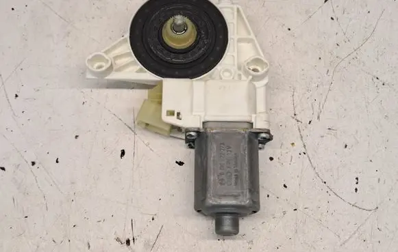 Mercedes-Benz ML W164 Front door window regulator motor 997082102
